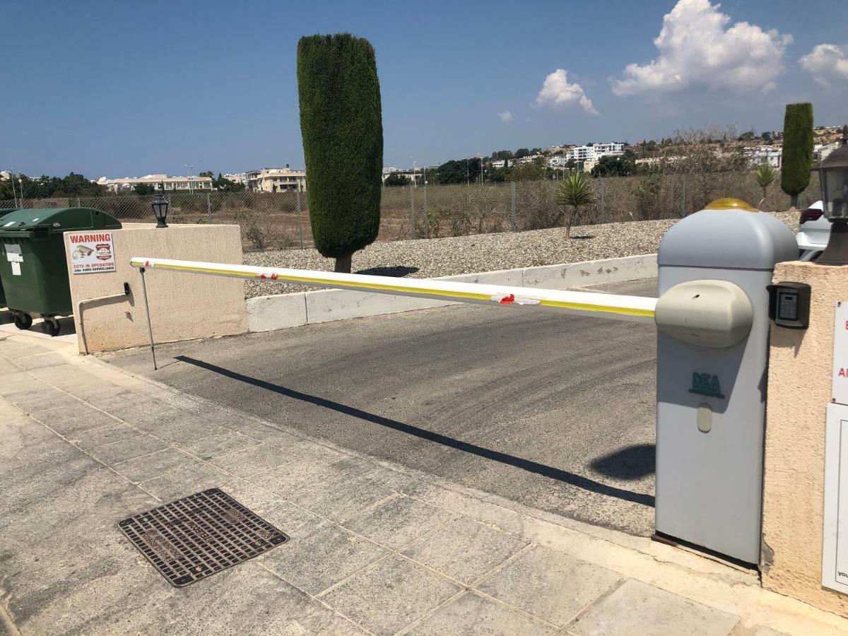 Royal Seacrest Apartment Paphos Exterior foto
